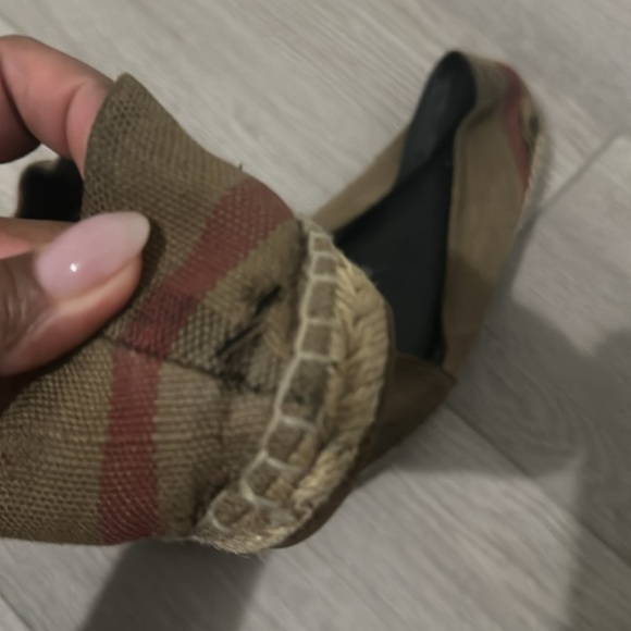 Burberry espadrilles in need of some TLC - Picture 2 of 5
